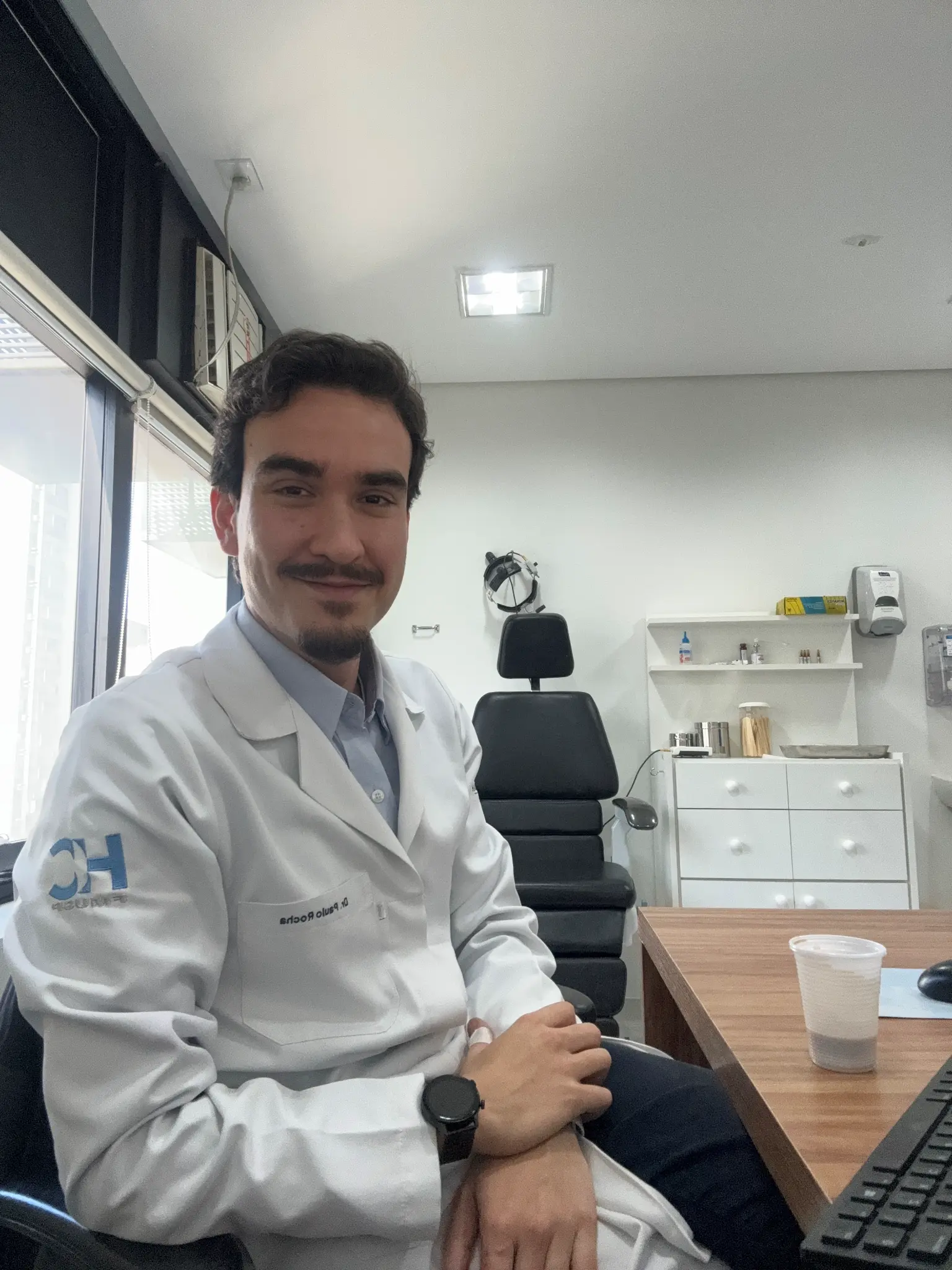 Dr. Paulo Rocha no consultório